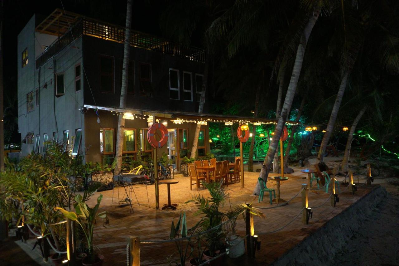 L Cafe Restobar & Lyn'S Guest House サンフアン エクステリア 写真